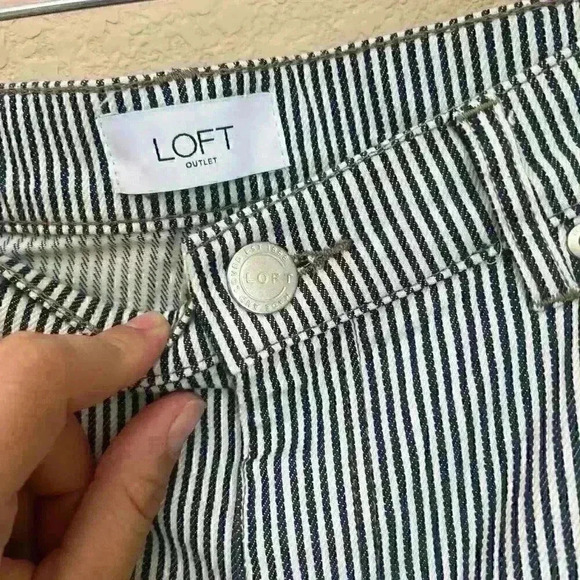 Loft outlet striped jeans size 4 in excellent condition straight - Picture 3 of 6